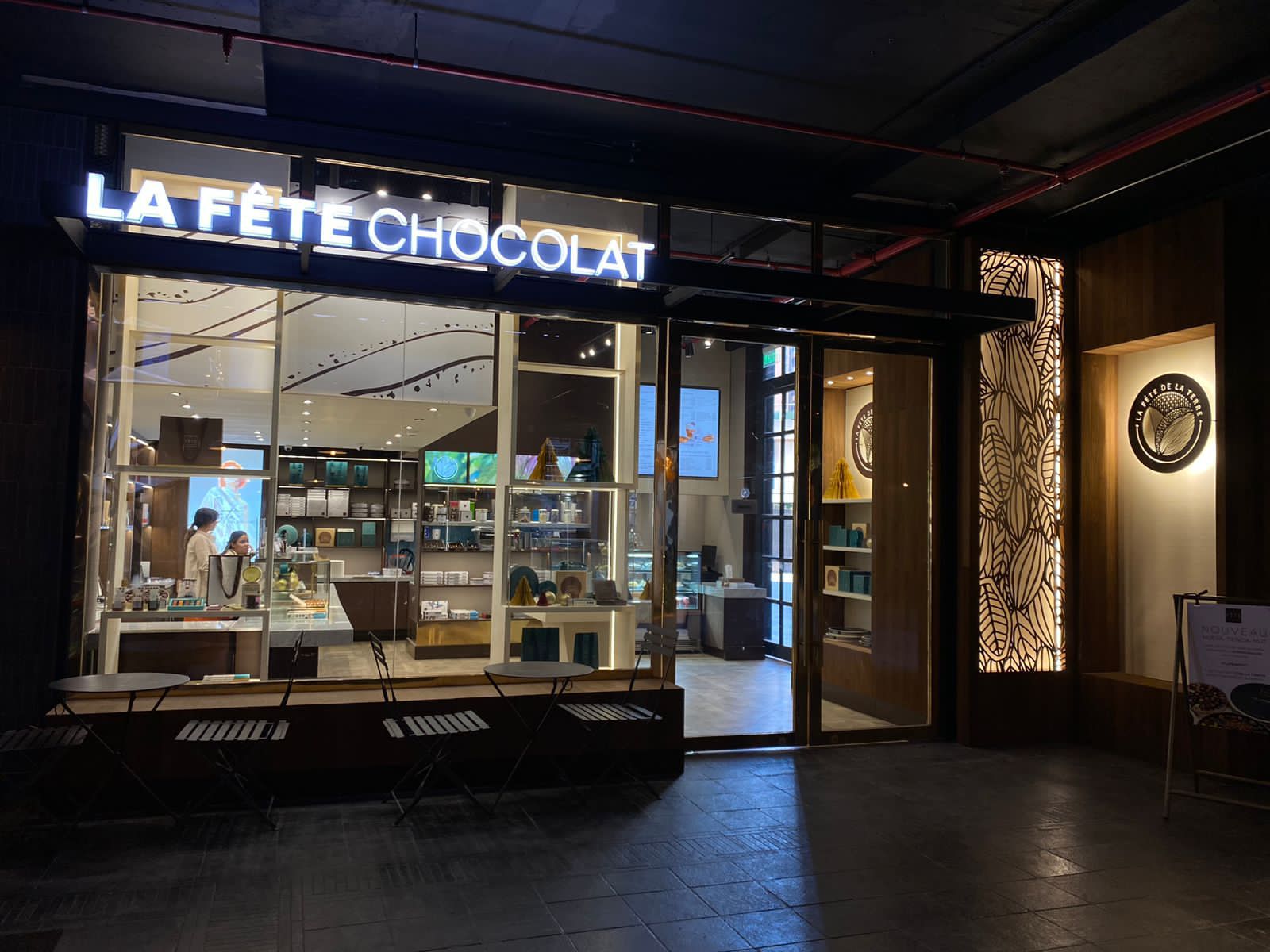 Nueva tienda y cafetería para llevar en MUT